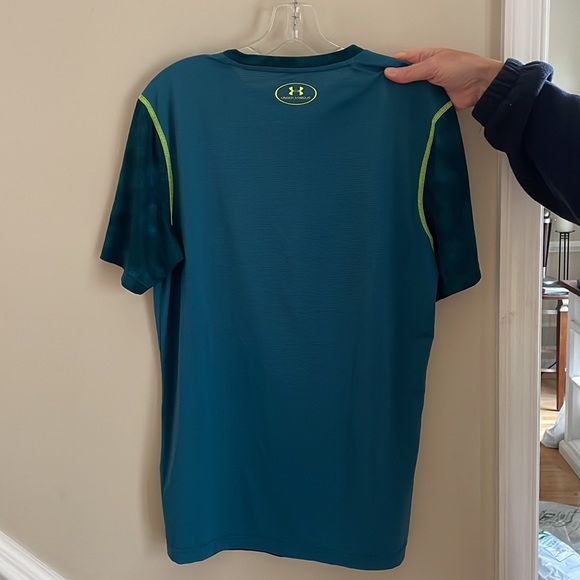 Men’s tech under armor shirt - Picture 4 of 4